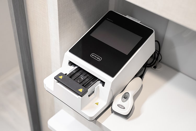 半自動尿分析装置